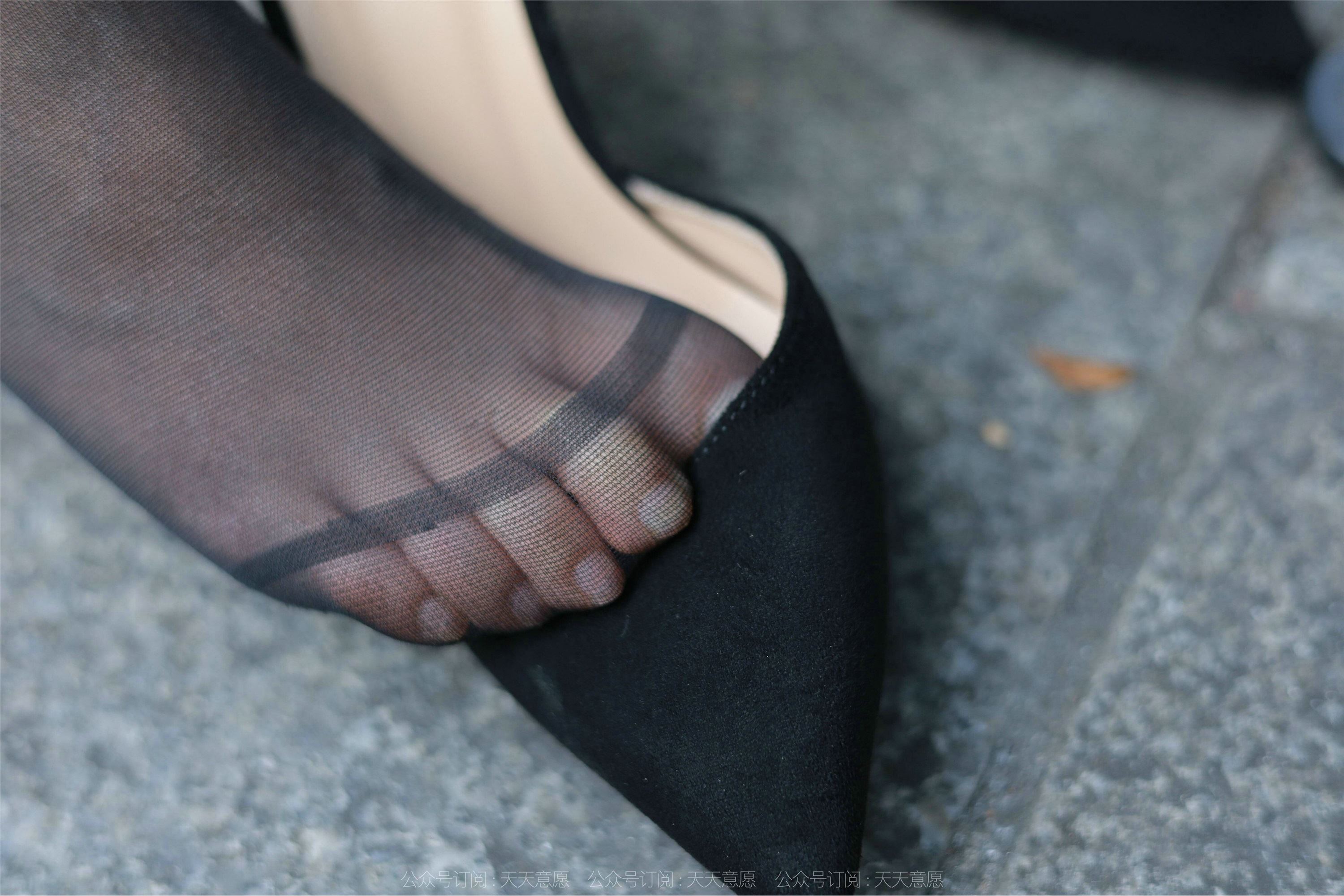 IESS异思趣向  2022.02.11 丝享家1002：婉萍《性感OL窄裙》